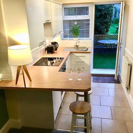 Cosy Coach House Garden Apartment By The Sea, Own Entrance Door, Garden Terrace With Exclusive Rear Door Access & Free Reserved Parking Space Only 2 Mtrs From Your Apt Door! Early Checkin From 3Pm And Late Check Out Till 11Am Available! Broadstairs Buitenkant foto