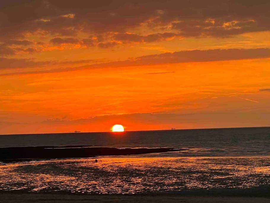 Cosy Coach House Garden Apartment By The Sea, Own Entrance Door, Garden Terrace With Exclusive Rear Door Access & Free Reserved Parking Space Only 2 Mtrs From Your Apt Door! Early Checkin From 3Pm And Late Check Out Till 11Am Available! Broadstairs Buitenkant foto