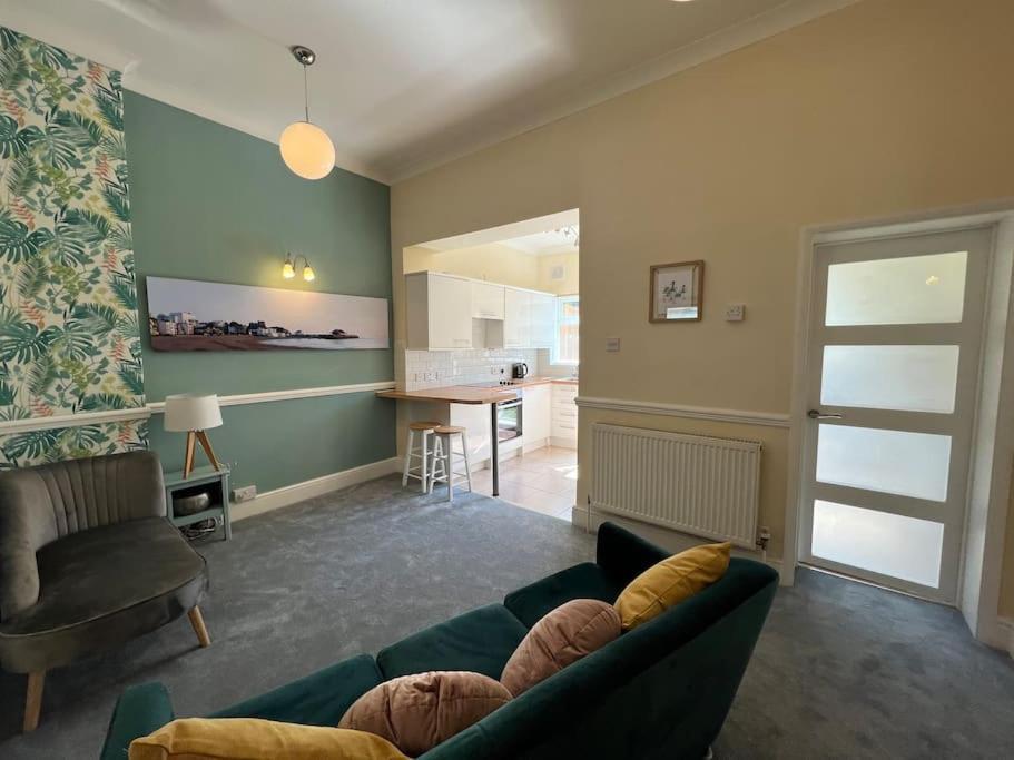 Cosy Coach House Garden Apartment By The Sea, Own Entrance Door, Garden Terrace With Exclusive Rear Door Access & Free Reserved Parking Space Only 2 Mtrs From Your Apt Door! Early Checkin From 3Pm And Late Check Out Till 11Am Available! Broadstairs Buitenkant foto
