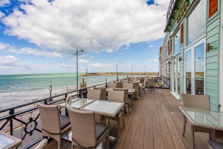 Cosy Coach House Garden Apartment By The Sea, Own Entrance Door, Garden Terrace With Exclusive Rear Door Access & Free Reserved Parking Space Only 2 Mtrs From Your Apt Door! Early Checkin From 3Pm And Late Check Out Till 11Am Available! Broadstairs Buitenkant foto